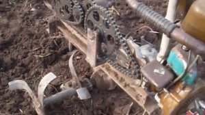 мотоблок самоделка с двигателем от бензопилы дружба пашня фрезами.