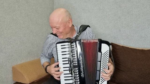 Весёлая полька на аккордеоне.