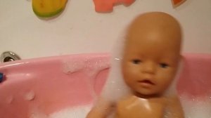 Кукла Беби Бон купается в ванне с пеной и игрушками!!! Беби Бон выучил стихи)