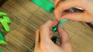 Зеленые листики "Канзаши" из ленты 2,5 и 1 см".?Канзаши для начинающих.Урок № 11.