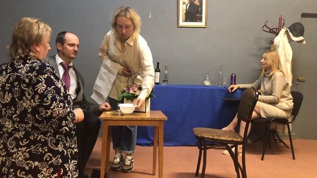 Показательный этюд. В ресторане.#актерскаяшколадлявзрослых#театральныекурсы#театральнаястудия