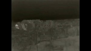 Оркестранты ведут стрельбу по противнику из автоматической пушки 2А14 из укрытия.