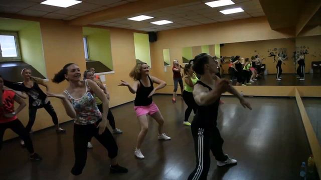 ZUMBA/ЗУМБА - JMI SISSOKO - C'WOW - Gusyaka club смотреть онлайн