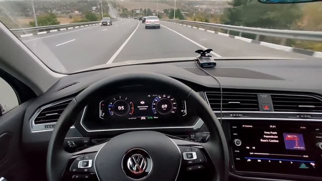 VW Tiguan '20 активный круиз контроль + удержание в полосе смотреть онлайн