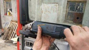 Как не без усилии заменить тросик двери на MAN TGA | Замена тросика замка двери