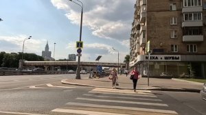 Все смеялись над сыном дворника надевшего на выпускной папины туфли, а через 15 лет не верили глаза