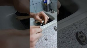 Как открутить кран буксу. Ремонт за 2 минуты.