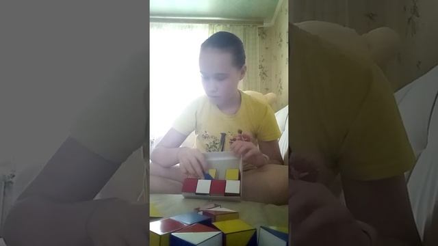 Распаковка развивающей игры под названием "Сложи Узор" смотреть онлайн