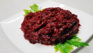 Свекольная икра с черносливом - вкусная и полезная,отличное постное блюдо. Готовится просто и быстро