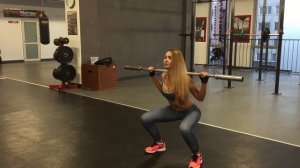 приседания со штангой спереди