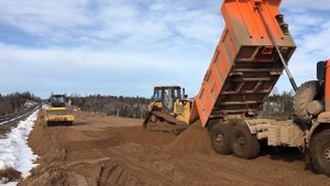 Отсыпка насыпи — строительство железной дороги