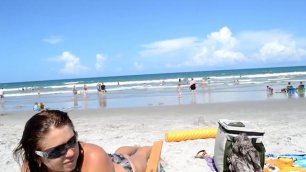 Жизнь в Америке. Отличный пляж Флориды, отдыхаем на пляже и танцующий парень с рекламой