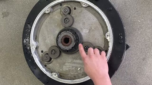 Разборка масляного редуктора шлифовальной машины смотреть онлайн