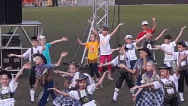 Флешмоб. (мы маленькие дети...) смотреть онлайн