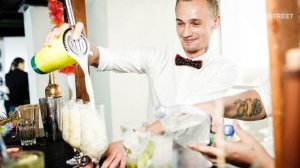 Тропический бар на вечеринке в Башне Меркурий Сити Тауэр в Москва-Сити