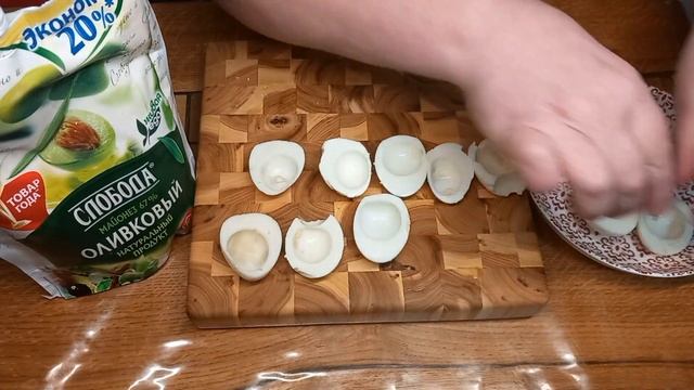 Рецепт из СССР. Фаршированные яйца со шпротам. Вкусная и простая закуска.