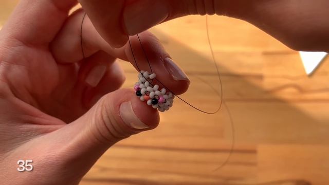 Круглый зайчик из бисера. Мини амигуруми в технике крестик.