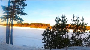 Река Чусовая подо льдом в начале апреля