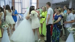 Торжественная регистрация в загсе у молодой пары