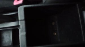 Как снять/установить подлокотник в сборе с центральным туннелем на Toyota Corolla 120 кузов