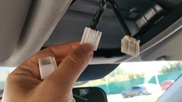 Подключаю видеорегистратор штатно через плафон