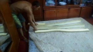 Усиливаем пружинный матрас подручными средствами(поролон,нож,смекалка)