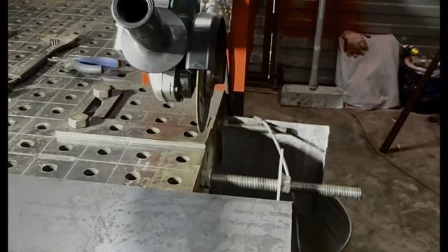 ЛУЧШИЙ отрезной станок с протяжкой для резки металла,дерева,плитки и т.д. с использованием болгарки