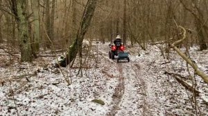 Универсальный минитрактор МТЗ 152 с тачкой по зимнему лесу