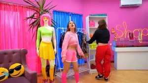 Мой Богатый Папа Влюбился в Бездомную Вампиршу!