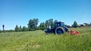 Прицепили роторную косилку на трактор. Пробуем косить