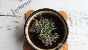 Черный чай с розмарином, чабрецом и лимоном