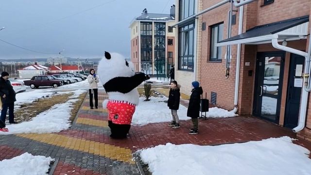 Он ждал сюрприз от Мамы! Какой же подарок она сделала на День Рождения сына? #дети #малыш #10лет