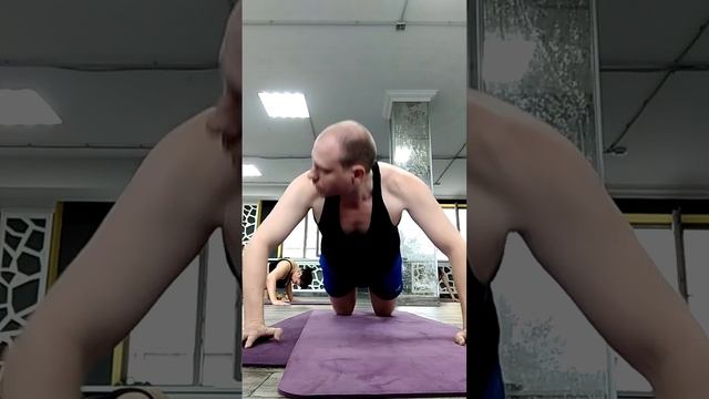 Отжимания пружинки. Фитнес. Силовая тренировка. Мышцы груди и трицепсы. передние дельты. Пресс.