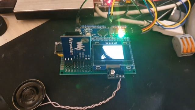 Bad apple on blue pill (STM32F103C8T6) and SH1106 display смотреть онлайн