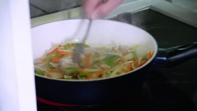 Как приготовить ресторанное блюдо на дому. Мясо веревочкой в кисло-сладком соусе смотреть онлайн