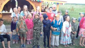 Дети поют песню Виктора Цоя "Кукушка" на сборах Медвежьей заставы 2016 года