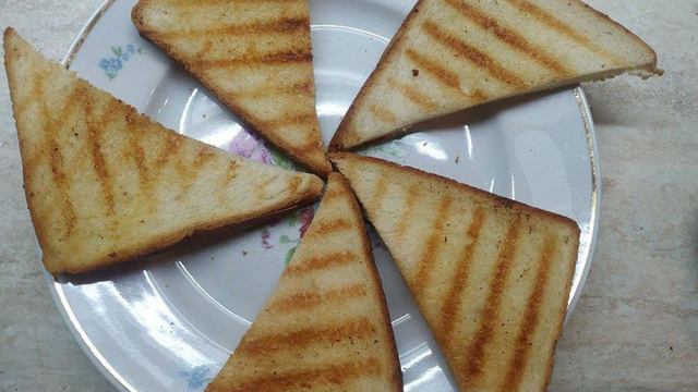 Бутерброды со шпротами и плавленым сыром