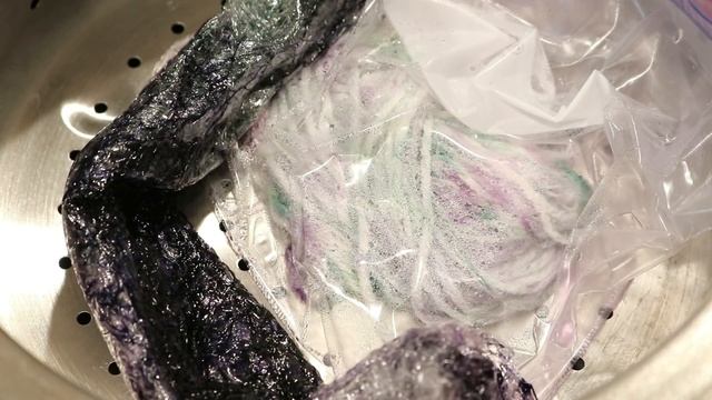 Dyepot Weekly #129 - Handpainting 100% Acrylic and 100% Polyester Yarn with Rit DyeMore Synthetic смотреть онлайн