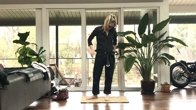 How To Style Levi's 501 Black Boyfriend Jeans смотреть онлайн