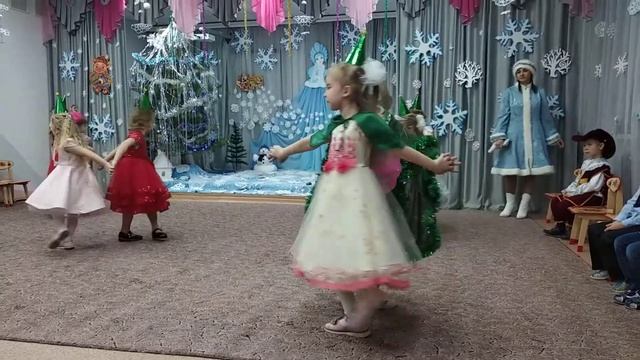 Танец ёлочка соньчик пончик смотреть онлайн