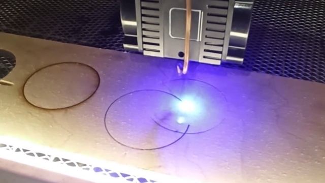 Резка фанеры, 6.7мм. смотреть онлайн