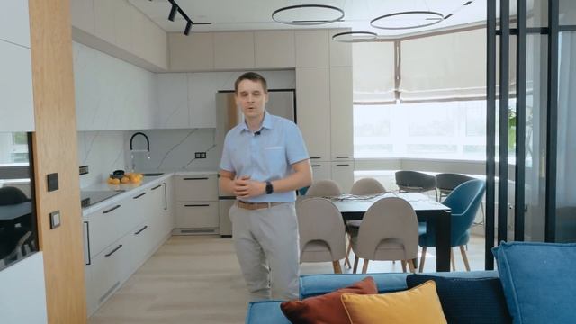 Биодинамическое освещение без лишних выключателей. Обзор трехкомнатной квартиры с умным домом.