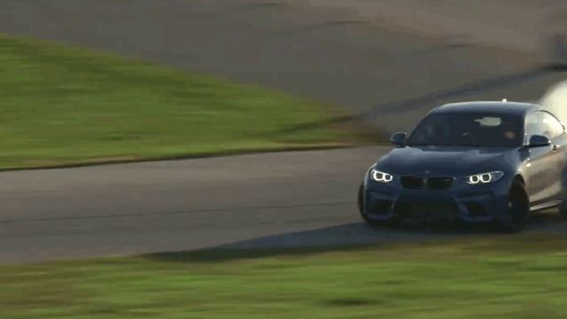 Bassjackers_-_Wobble_Jiggle смотреть онлайн