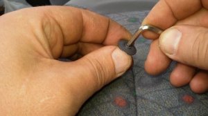 Пистон. Как снять обивку двери багажного отсека Daewoo Matiz