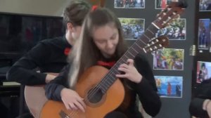 Талантливые дети в Кишиневе. Игра на разных инструментах.