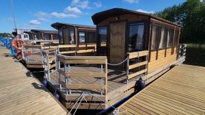 Плавучий дом с мотором, дача на воде, хаусбот. Понтоны Маринпласт. Houseboat floating house w engin