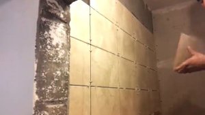 Учу узбеков класть плитку