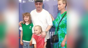 Гоша Куценко пришёл в компании своих жён