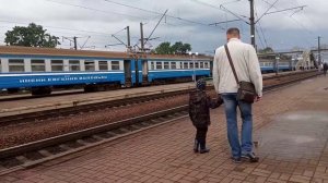 ЭР9м опускает пантограф