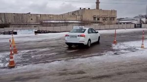 Параллельная парковка на автодроме